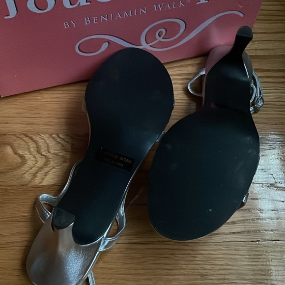 Silver, Mindy Touch Ups, dress shoes, with some sparkle! - Picture 4 of 7